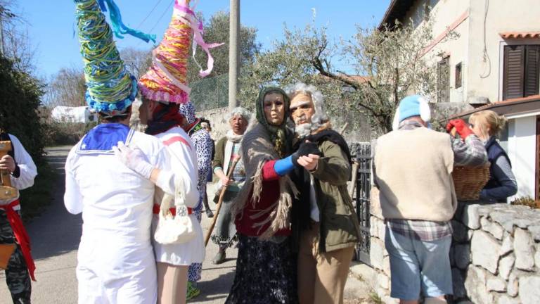 Prizanesli so le fantu in pupi ...