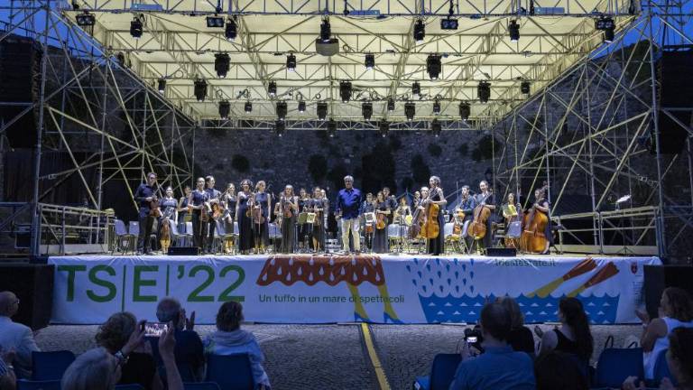 Zaigralo bo 48 mladih z vsega sveta