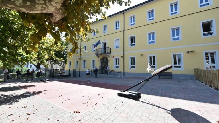 Komisija brez formalnega mnenja, a proti krčenju ravnateljstev