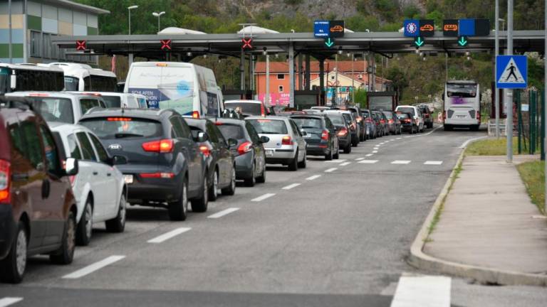 Zastoji na mejnih prehodih med Slovenijo in Hrvaško