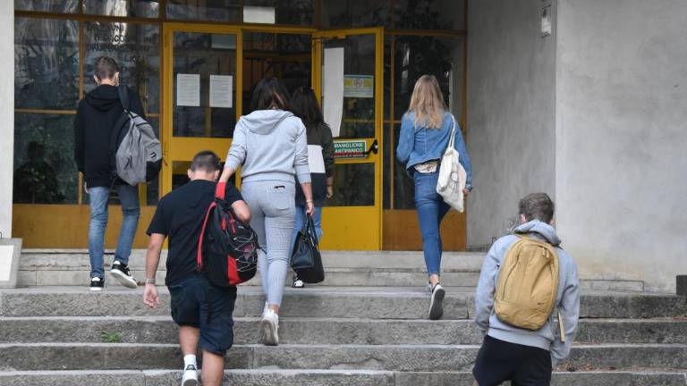 Šolstvo: v dveh tednih poskočilo število primerov karantene