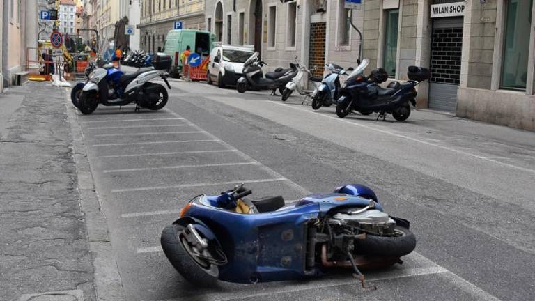 Trst je prečesala močna burja