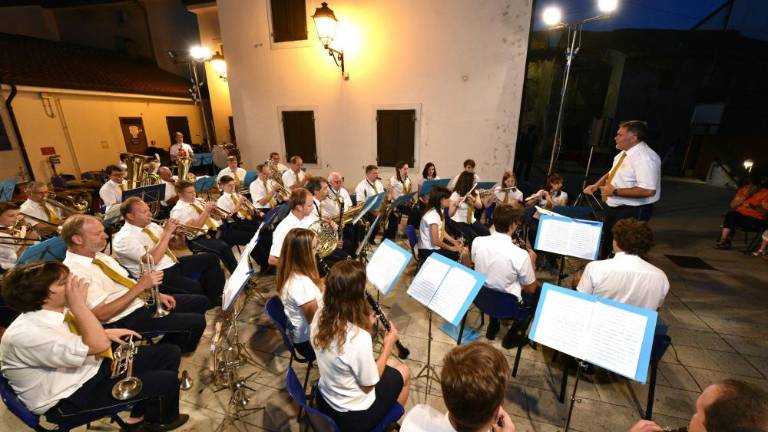 Godba je velika družina