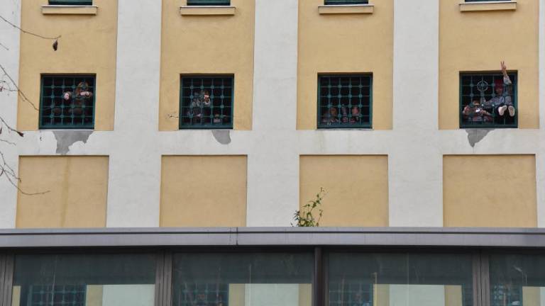 V tržaškem zaporu spijo na hodniku