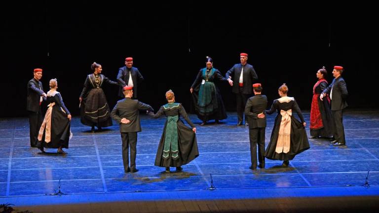 Folklorni ansambel Lado