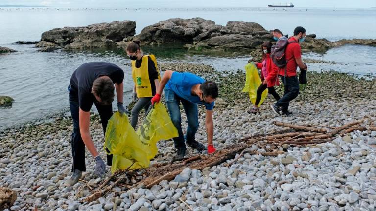 Pri čupah odstranili predvsem plastiko (foto)