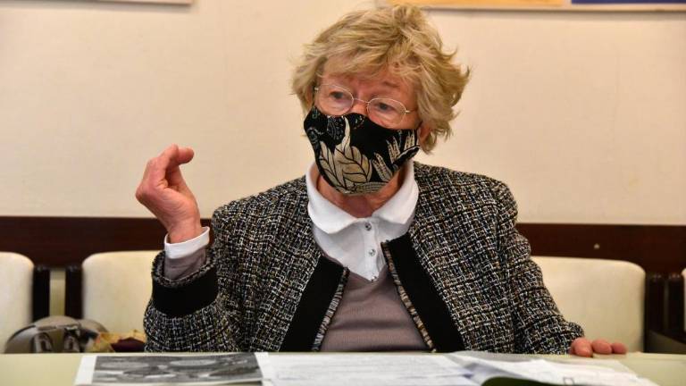 Gledališki vrtiljak z zaščitno masko