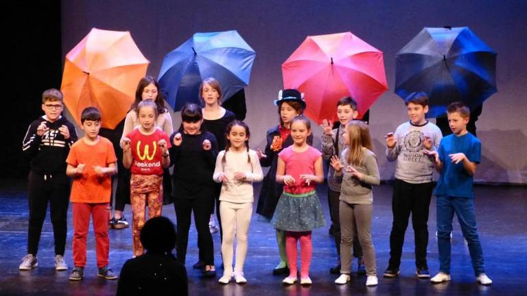 Pestro in poskočno tudi brez muzikala