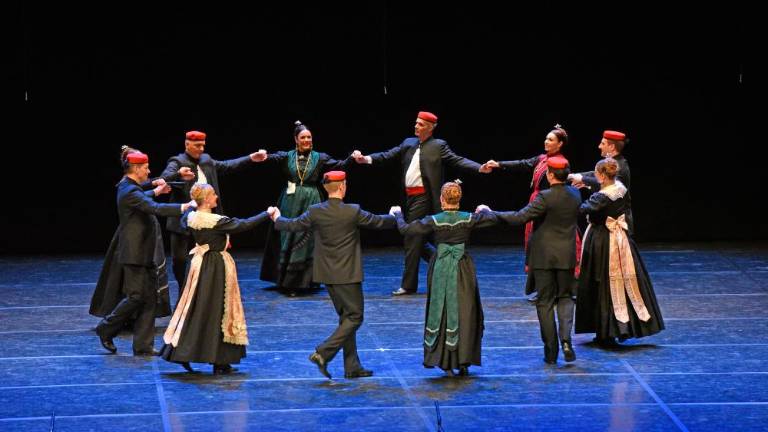 Folklorni ansambel Lado