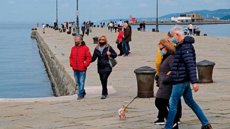 Sonce privabilo na ulice kolesarje in tekače