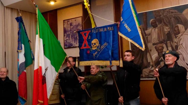 »Petje himne X Mas ni kaznivo dejanje, rimski pozdrav pa je folklorna gesta«