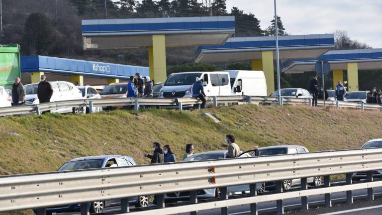 Vožnja v napačno smer, trčenje in smrt na avtocesti