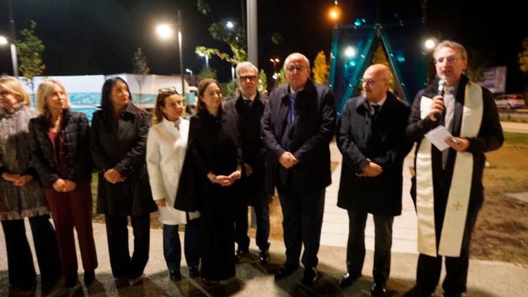 Simbol dialoga, upanja in preseganja meja (foto in video)