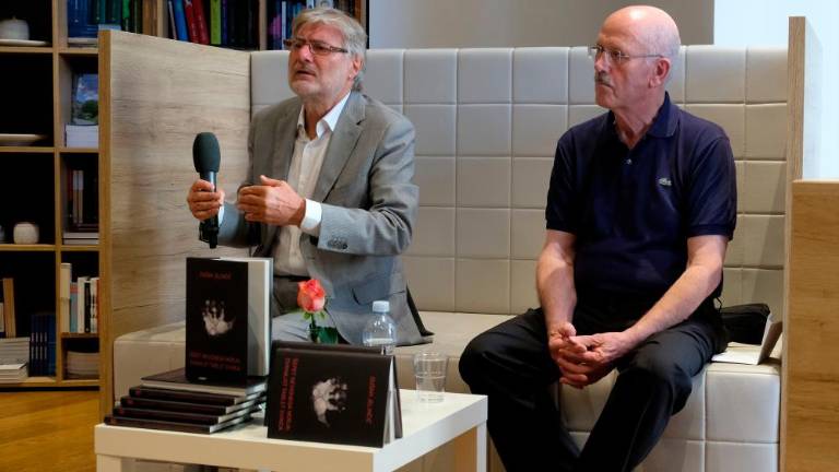 Zgodovinski roman o tigrovskem gibanju po očetovih zapisih