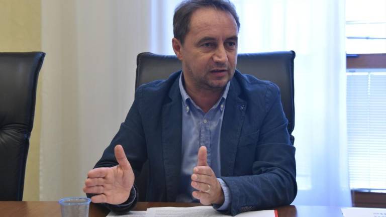 Pandemija hromi življenje in manjšinsko politiko