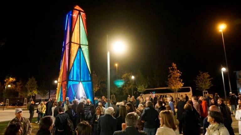 Simbol dialoga, upanja in preseganja meja (foto in video)