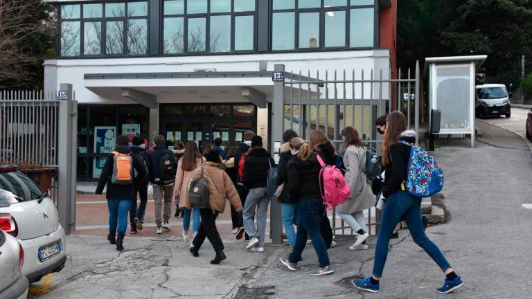 Kako v šolo, če uradnih navodil še ni?