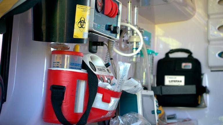 Hlod mu je pomečkal nogo