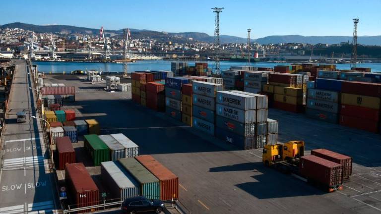 V tržaškem pristanišču kljub manjšemu pretovoru rekorden kontejnerski promet