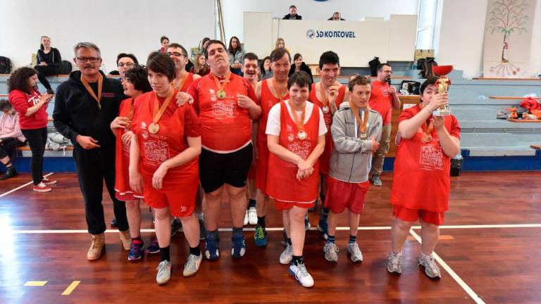 Udarec koronavirusa osebam s posebnimi potrebami