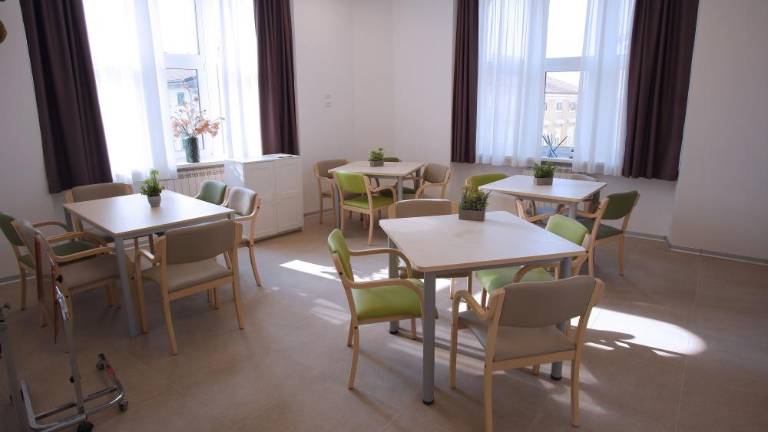 Novi stanovalci v Montecchijevi 6