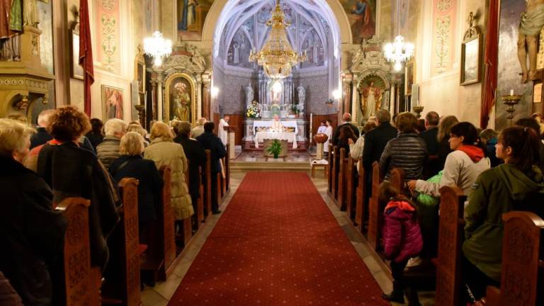 Koronavirus: tržaška škofija odpovedala verske obrede in pogrebe