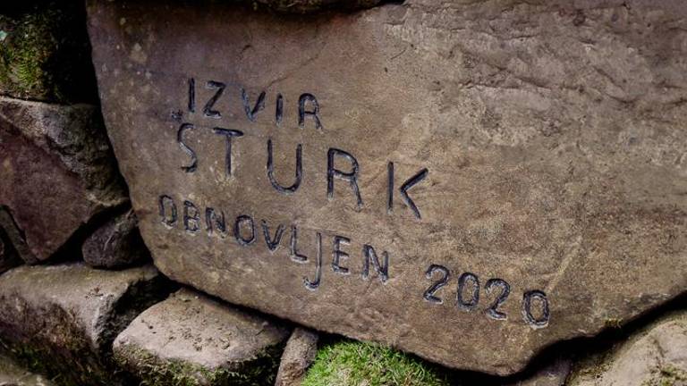 Novo življenje izvira Šturk pri vasi Vrhpolje