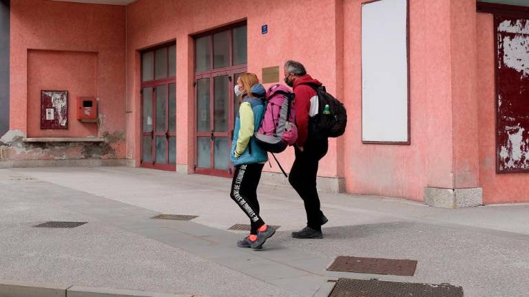 Sonce privabilo na ulice kolesarje in tekače