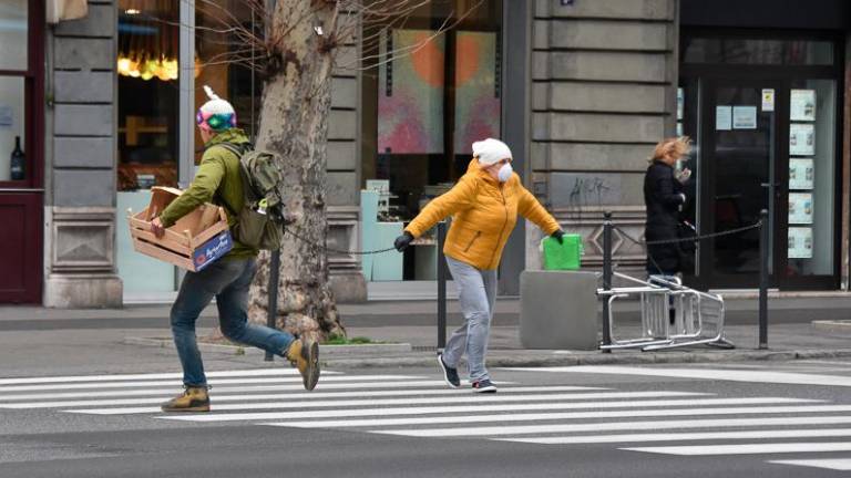 Trst je prečesala močna burja