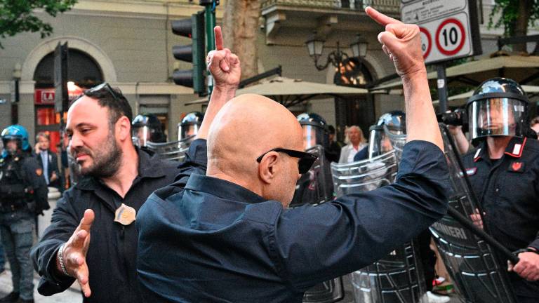 Policija si ogleduje posnetke neofašističnega napada
