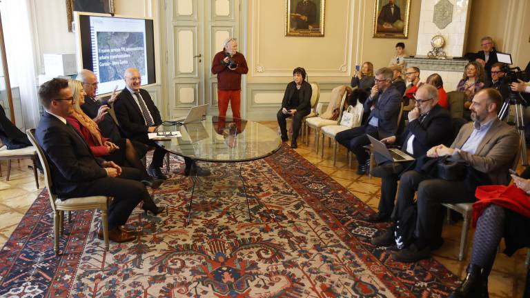 Čezmejni avtobus bo še tesneje povezal Gorici