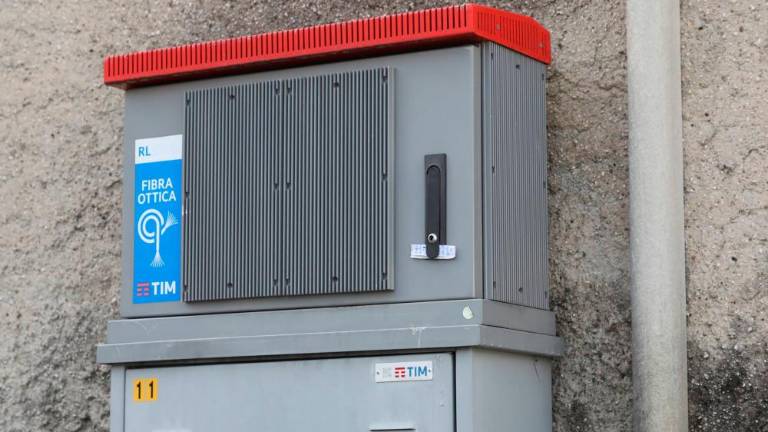 Že devet dni brez telefona in internetne povezave