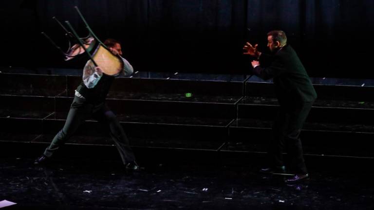 Zaživel lirični muzikal Besneče morje