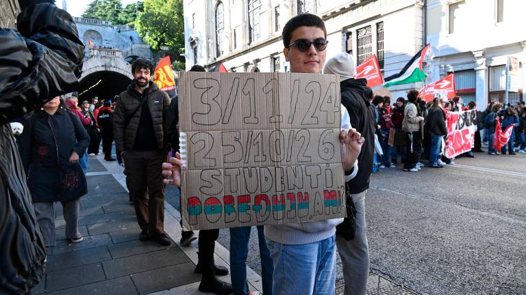 Množičen shod po tržaških ulicah proti vojnam in draginji