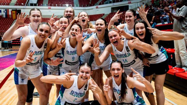 Slovenske košarkarice do 18 let evropske prvakinje