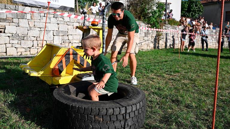 V Repnu švigale karjole vseh vrst (FOTO in VIDEO)