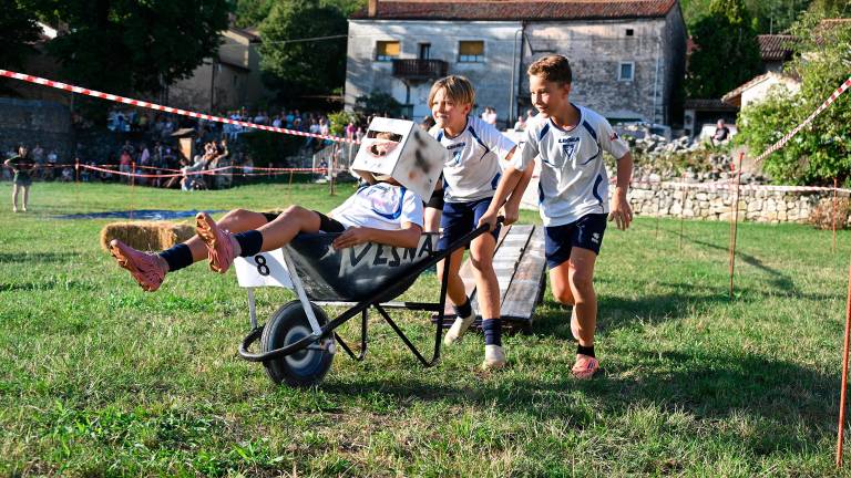 V Repnu švigale karjole vseh vrst (FOTO in VIDEO)