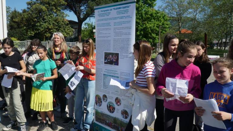 Izsledke strnili na dvanajstih dvojezičnih panojih
