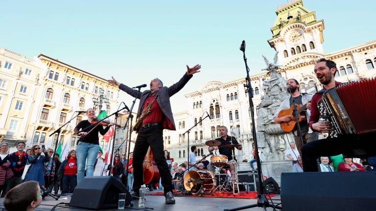 Praznovanje osvoboditve je napolnilo tržaške ulice