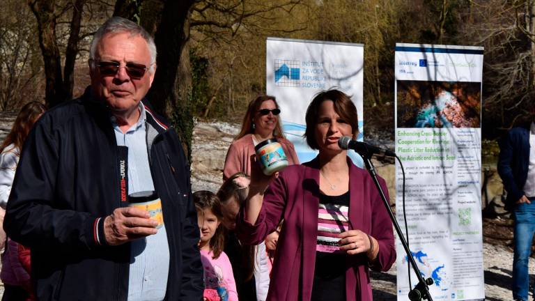 S sledilniki GPS bodo spremljali pot plavajočih odpadkov