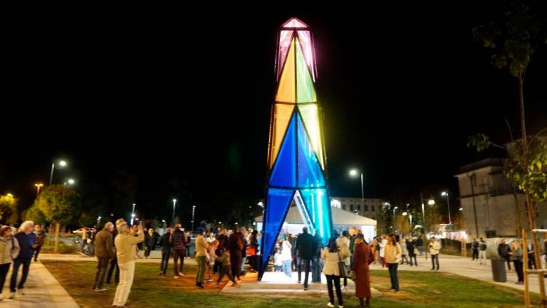 Simbol dialoga, upanja in preseganja meja (foto in video)