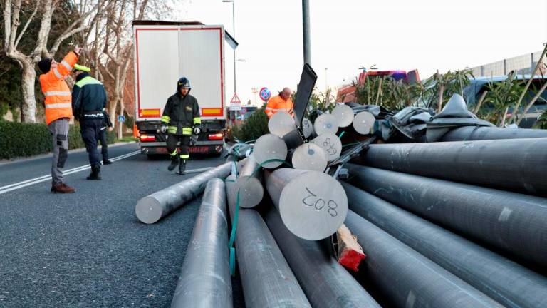 Tovornjak izgubil tovor drogov