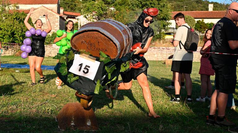 V Repnu švigale karjole vseh vrst (FOTO in VIDEO)
