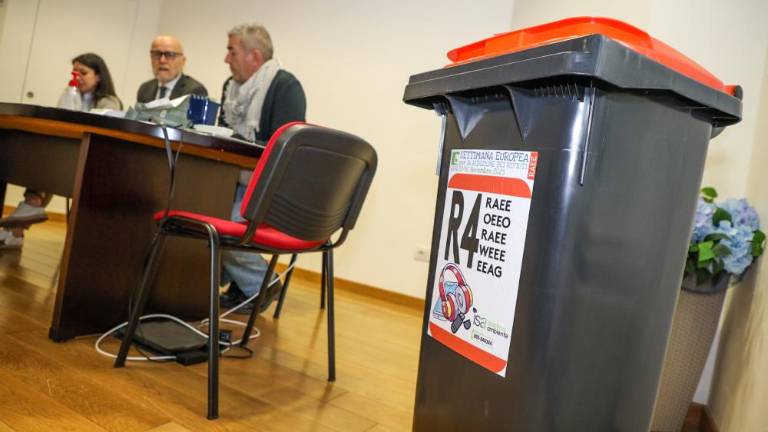 Novi zabojniki za male elektronske in električne aparate