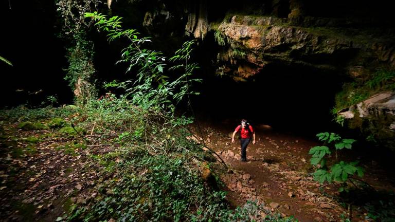 Uspel pohod po kraških pečinah in spomenikih