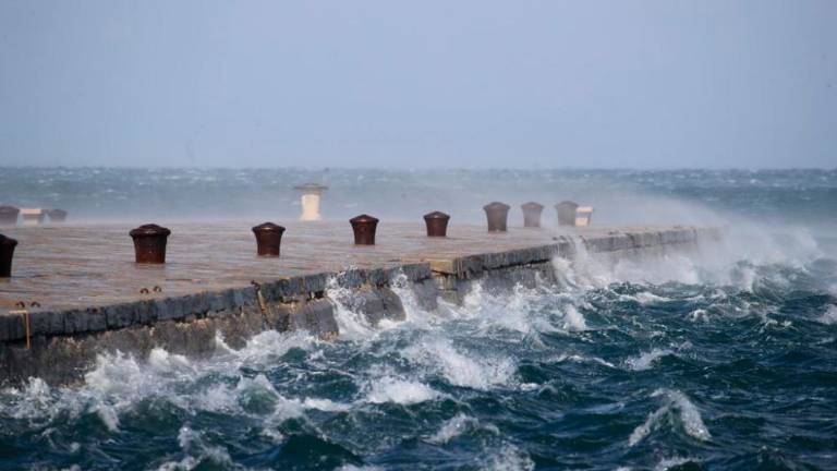 Na Tržaškem bo od nedelje več dni pihala zmerna do močna burja (ARHIV)