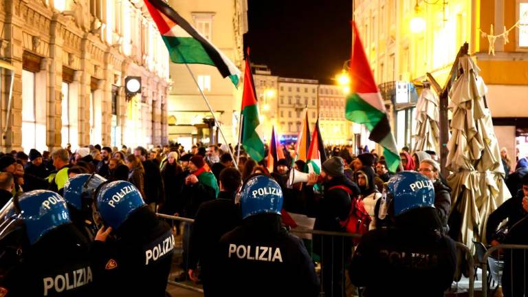 Ob prihodu olimpijske bakle protestirali proti udeležbi Izraela