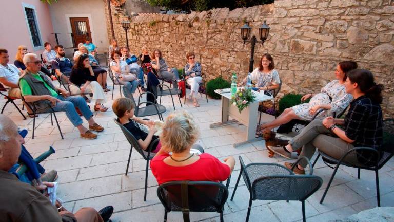 Krasna potepanja z malčki Barbare Ane Fužir Schart