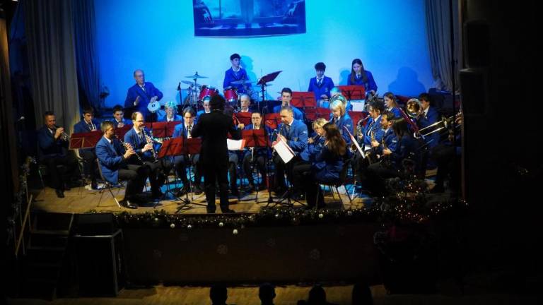 Božični koncert postregel s pestrostjo