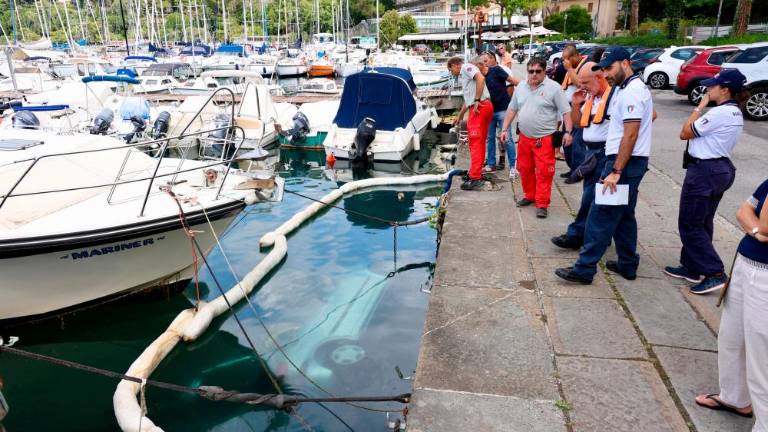 Pred njunimi očmi v Grljanu avtomobil padel v morje